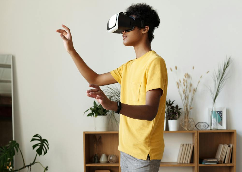 Teenager testing VR glasses.